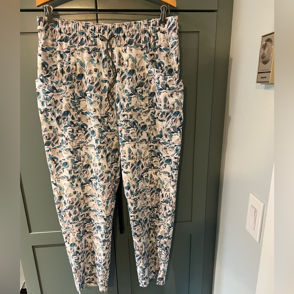 LL Bean W’s Supplex Nylon Stretch Beach Pants Leaf Print